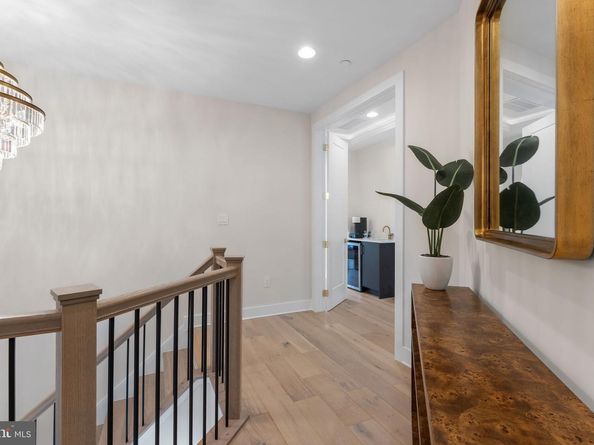 1622 Chain Bridge Road, Mclean VA 22101