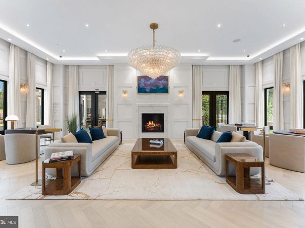 1622 Chain Bridge Road, Mclean VA 22101