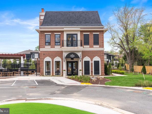 1622 Chain Bridge Road, Mclean VA 22101