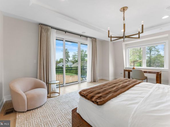 1622 Chain Bridge Road, Mclean VA 22101