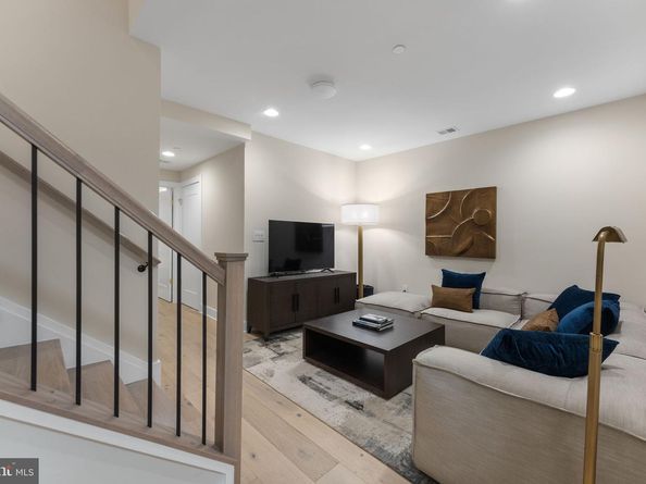 1622 Chain Bridge Road, Mclean VA 22101