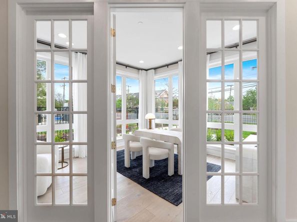 1622 Chain Bridge Road, Mclean VA 22101