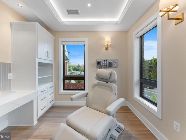 1622 Chain Bridge Road, Mclean VA 22101
