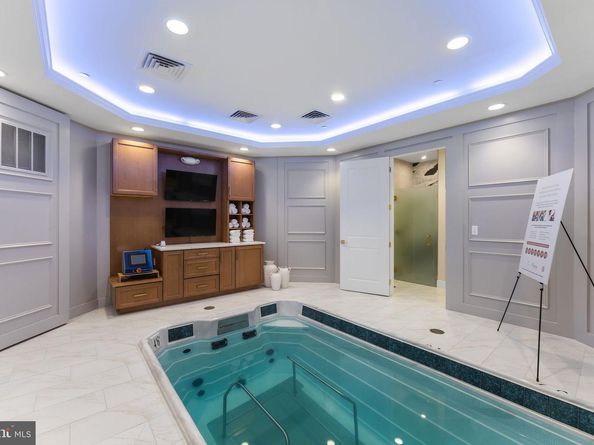 1622 Chain Bridge Road, Mclean VA 22101