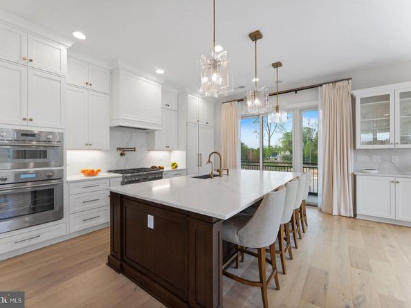 1622 Chain Bridge Road, Mclean VA 22101