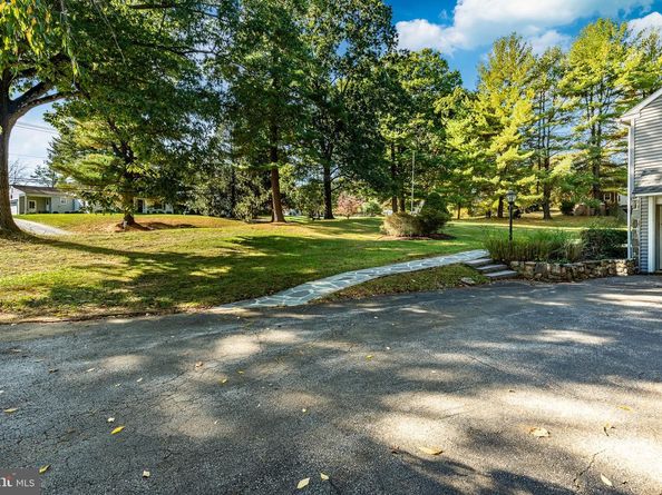 657 Walker Road, Wayne PA 19087