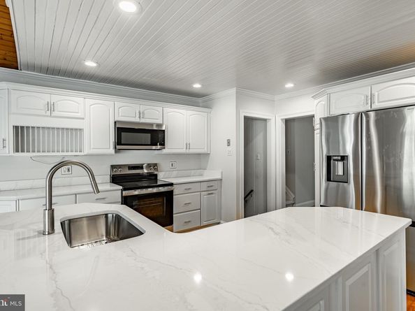 657 Walker Road, Wayne PA 19087