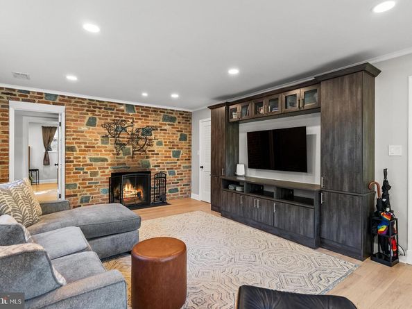 205 Vassar Place, Alexandria VA 22314