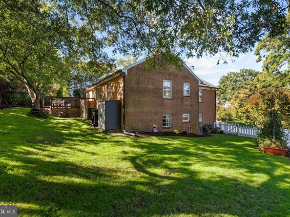 205 Vassar Place, Alexandria VA 22314