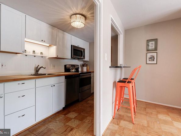 1642 Chimney House Road, Reston VA 20190