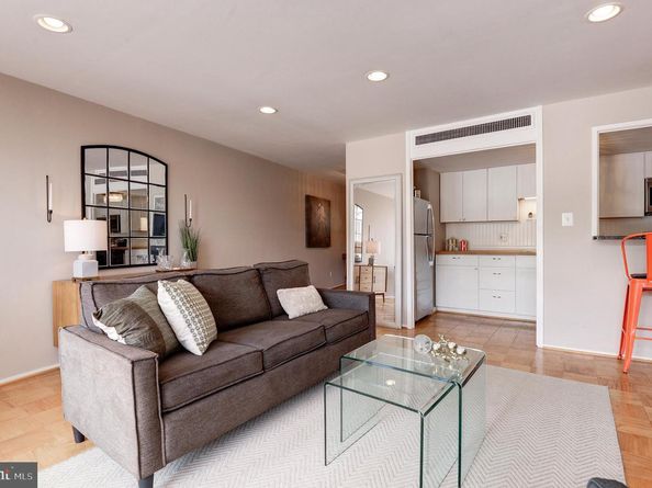 1642 Chimney House Road, Reston VA 20190