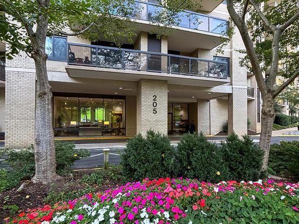 205 Yoakum Parkway 1509, Alexandria VA 22304