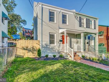 27 47TH Street SE