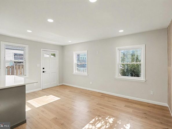 40 E Reed Avenue, Alexandria VA 22305