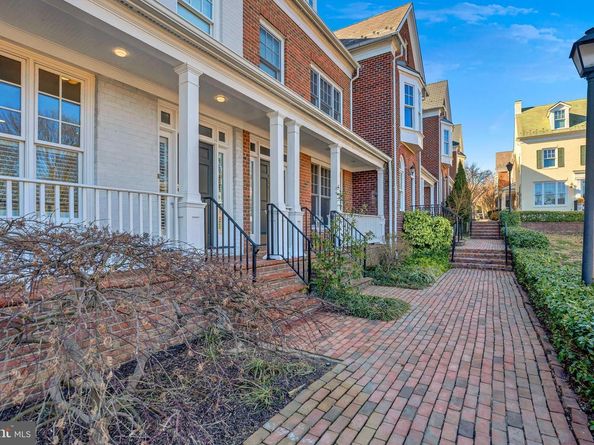 957 Powhatan Street, Alexandria VA 22314