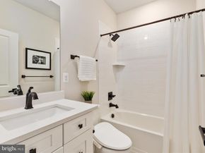 113 Pleasant Street NW 6, Vienna VA 22180