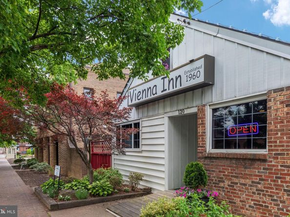 113 Pleasant Street NW 6, Vienna VA 22180