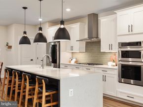 113 Pleasant Street NW 6, Vienna VA 22180