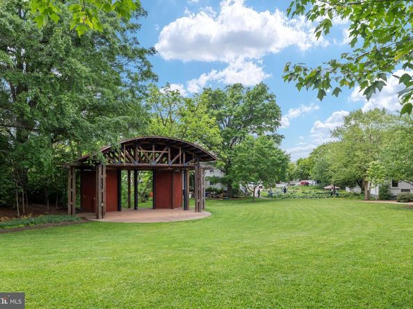 113 Pleasant Street NW 6, Vienna VA 22180
