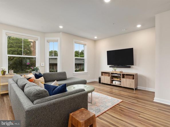 113 Pleasant Street NW 6, Vienna VA 22180