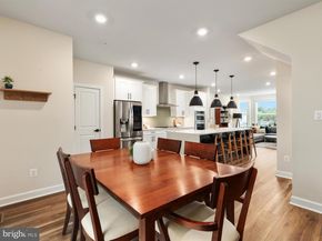 113 Pleasant Street NW 6, Vienna VA 22180