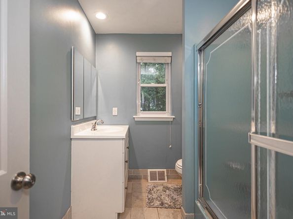 935 Edgewood Lane, Feasterville Trevose PA 19053