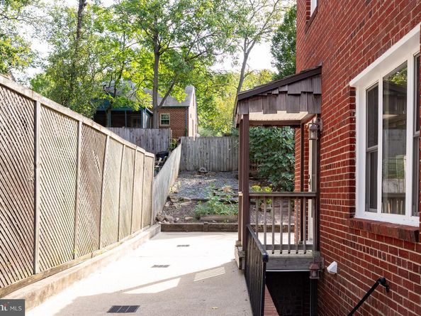 133 E Taylor Run Parkway, Alexandria VA 22314