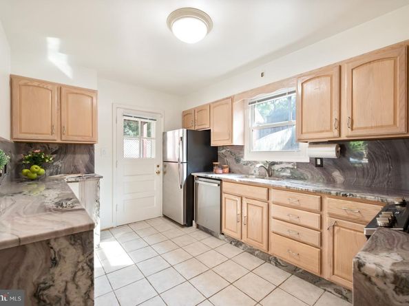 133 E Taylor Run Parkway, Alexandria VA 22314