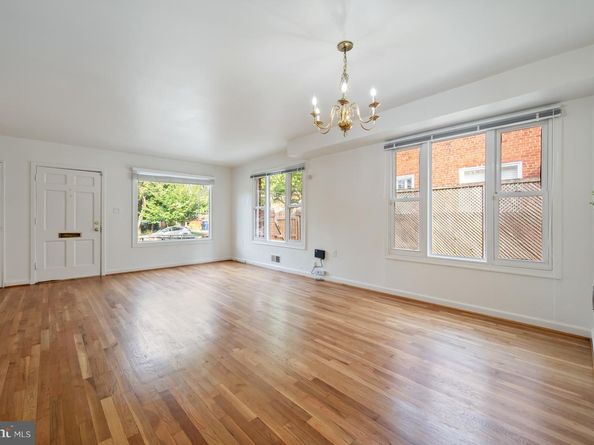 133 E Taylor Run Parkway, Alexandria VA 22314