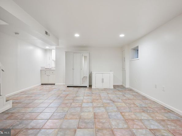 133 E Taylor Run Parkway, Alexandria VA 22314
