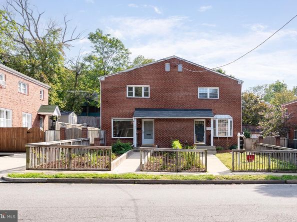 133 E Taylor Run Parkway, Alexandria VA 22314