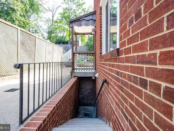 133 E Taylor Run Parkway, Alexandria VA 22314