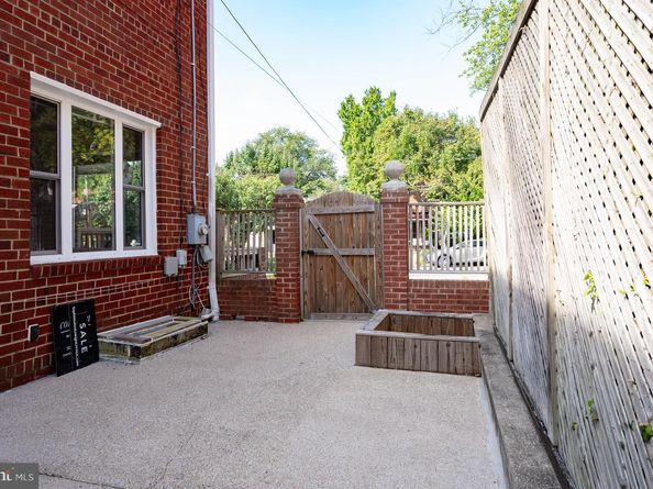 133 E Taylor Run Parkway, Alexandria VA 22314