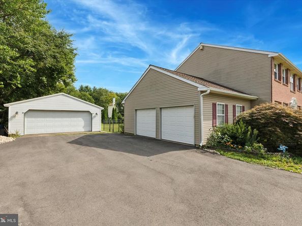 689 Pickering Road, Southampton PA 18966