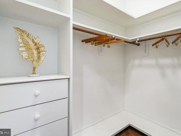 305 Old Courthouse Road NE, Vienna VA 22180