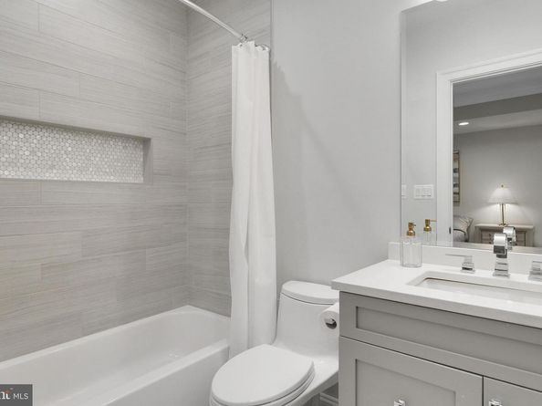 305 Old Courthouse Road NE, Vienna VA 22180