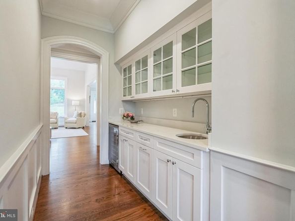 305 Old Courthouse Road NE, Vienna VA 22180