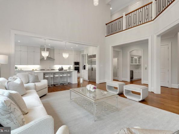 305 Old Courthouse Road NE, Vienna VA 22180