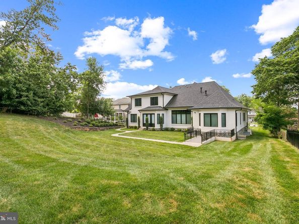 305 Old Courthouse Road NE, Vienna VA 22180