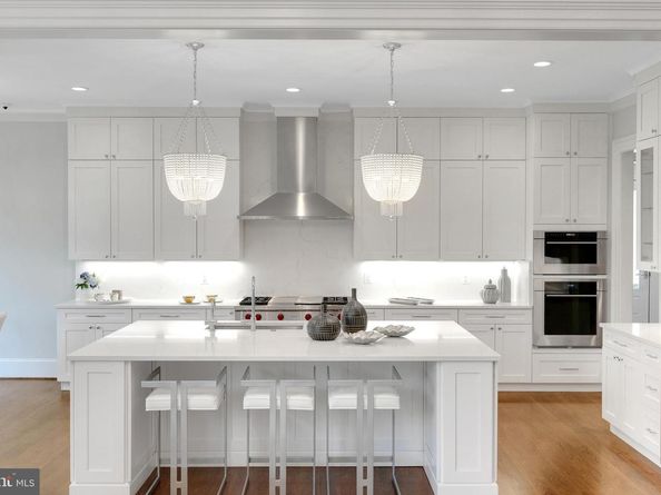 305 Old Courthouse Road NE, Vienna VA 22180