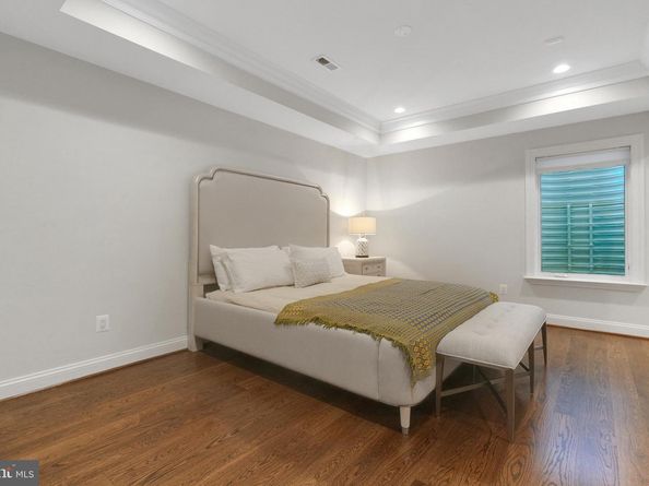 305 Old Courthouse Road NE, Vienna VA 22180