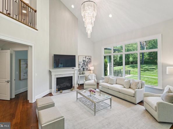 305 Old Courthouse Road NE, Vienna VA 22180