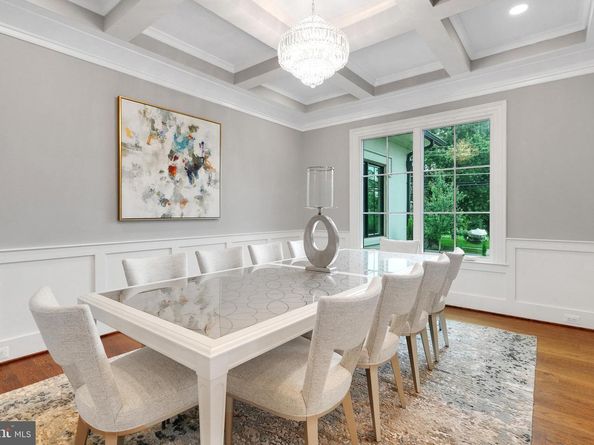 305 Old Courthouse Road NE, Vienna VA 22180