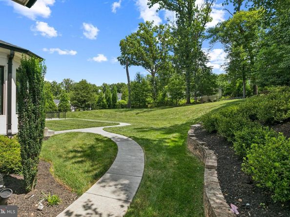 305 Old Courthouse Road NE, Vienna VA 22180