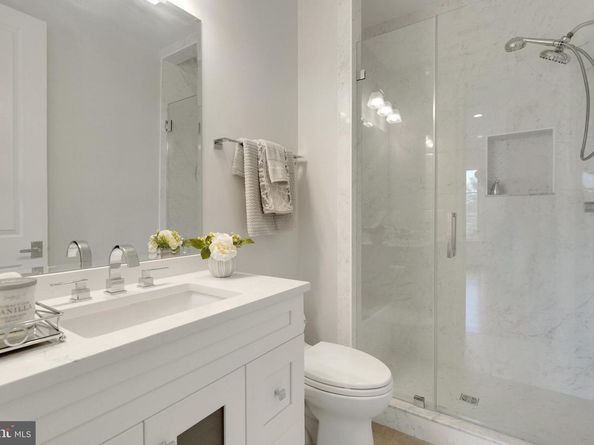 305 Old Courthouse Road NE, Vienna VA 22180