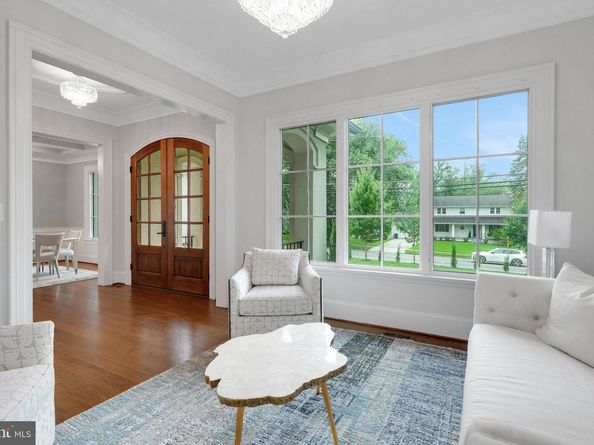 305 Old Courthouse Road NE, Vienna VA 22180