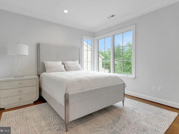 305 Old Courthouse Road NE, Vienna VA 22180