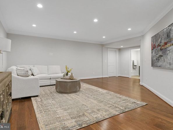 305 Old Courthouse Road NE, Vienna VA 22180