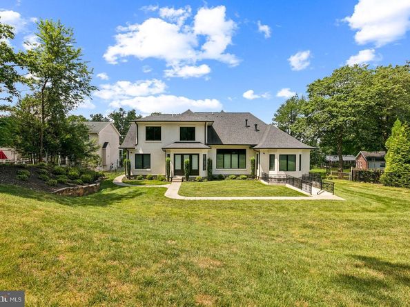 305 Old Courthouse Road NE, Vienna VA 22180