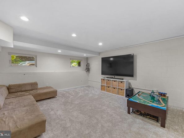 2949 Pennsylvania Avenue, Philadelphia PA 19130